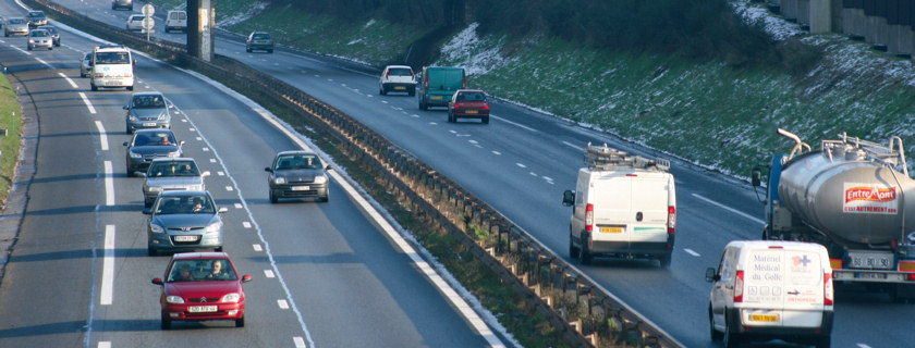 Les transports représenteraient, en 2007, 54% des émissions de CO2 en Bretagne