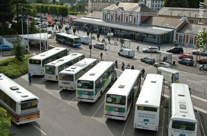 Regroupement de transports scolaires à la gare de Vannes